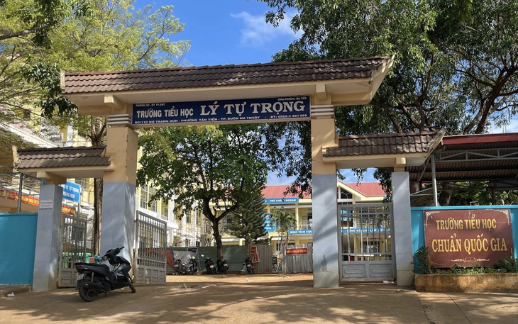 Xác minh thông tin phụ huynh 'tố' giáo viên về hưu đánh đỏ mông bé gái - Ảnh 3.