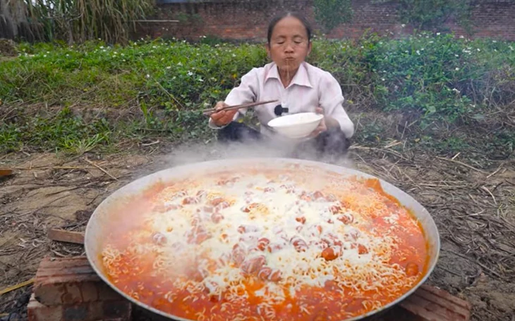 'Hot girl mukbang' Trung Quốc qua đời ở tuổi 24 - Ảnh 4.