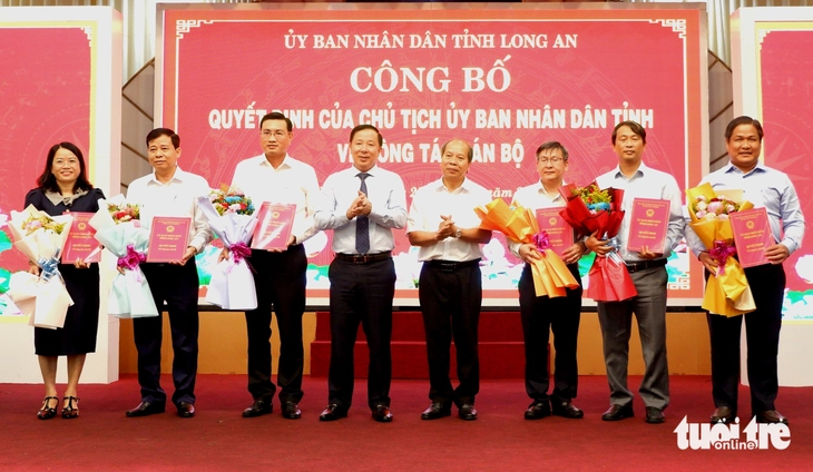 Long An bổ nhiệm 32 lãnh đạo cho 5 sở, 1 ban mới thành lập - Ảnh 3.