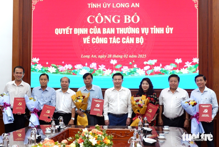 Long An bổ nhiệm 32 lãnh đạo đến 5 sở, 1 ban mới thành lập - Ảnh 3.