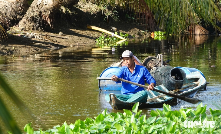 Nắng nóng， nước trong kênh ở vùng đệm U Minh Thượng cạn dần， dân có kế gì nuôi tôm càng xanh? - Ảnh 4.