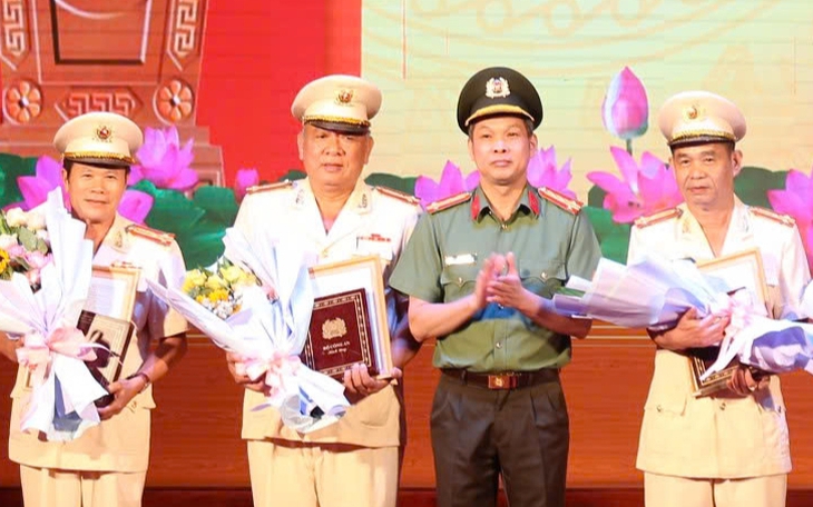 Công an Tiền Giang tổ chức lễ nghỉ hưu cho 121 cán bộ, chỉ huy - Ảnh 5.