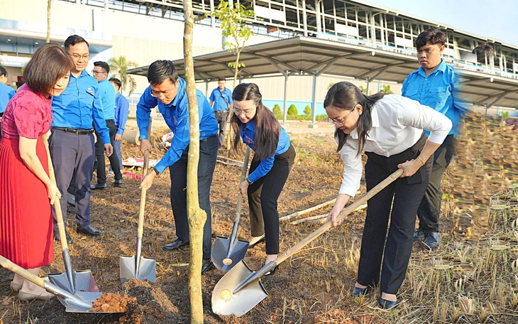 Phát động tình yêu Tổ quốc trong 'Tháng ba biên giới' - Ảnh 2.