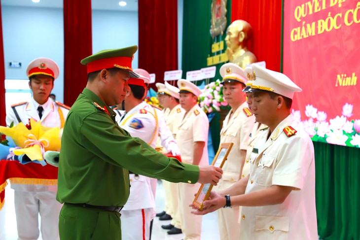 Nhiều trưởng công an cấp huyện ở Ninh Thuận về làm lãnh đạo đơn vị ở Công an tỉnh - Ảnh 2.