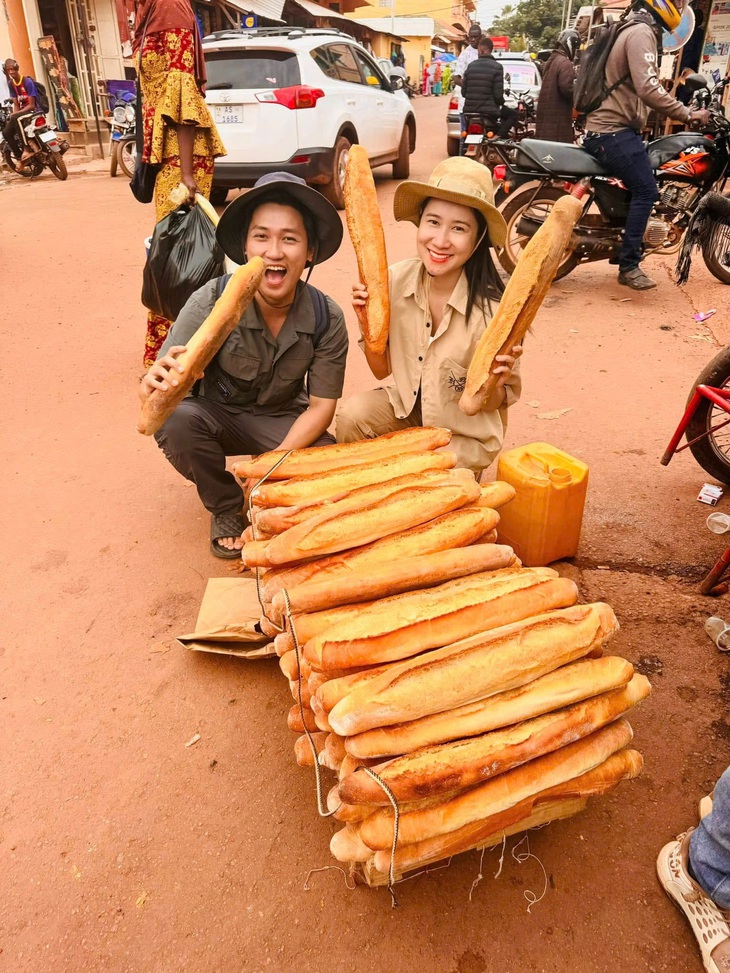 Nắm tay nhau đi khắp thế gian: Vợ chồng Tí - Thắm và mục tiêu 195 quốc gia - Ảnh 2.