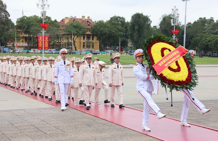 Lãnh đạo Đảng, Nhà nước vào lăng viếng Chủ tịch Hồ Chí Minh nhân 95 năm ngày thành lập Đảng - Ảnh 5.