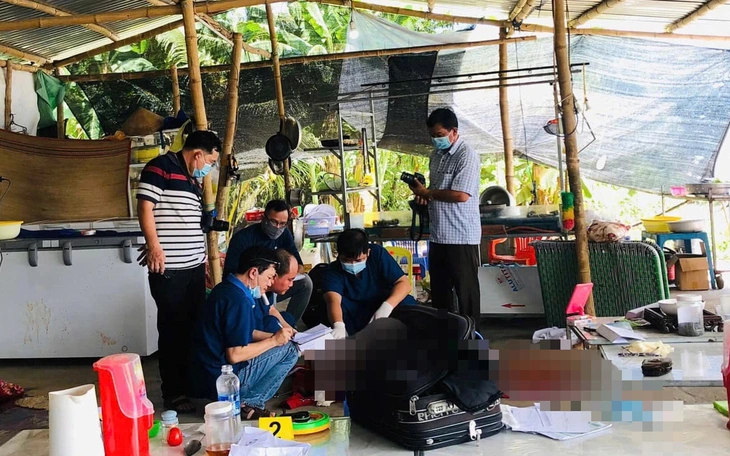 Chồng chém chết vợ và bé 2 tuổi rồi nhảy lầu tự tử - Ảnh 3.