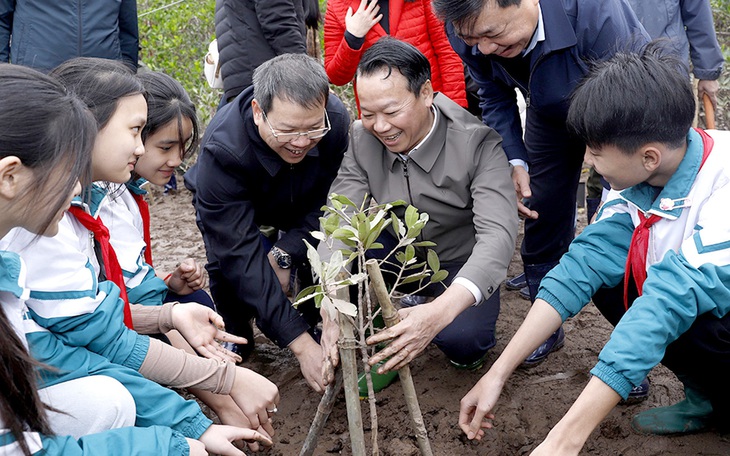 Chủ tịch nước Lương Cường: trồng cây bản địa, có khả năng chống chịu với biến đổi khí hậu - Ảnh 8.