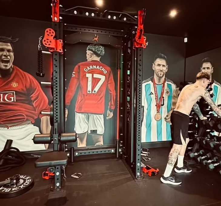 Phòng gym ‘tố’ Garnacho đứng giữa tranh luận về Ronaldo và Messi - Ảnh 1.