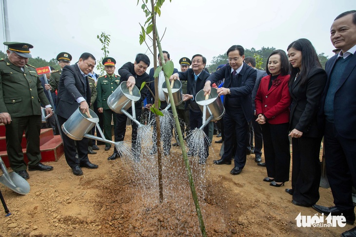 Chủ tịch nước Lương Cường: trồng cây bản địa, có khả năng chống chịu với biến đổi khí hậu - Ảnh 4.