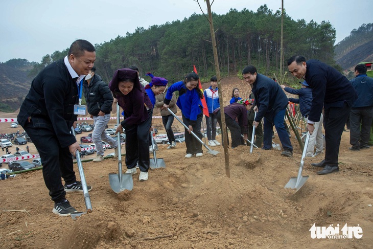 Chủ tịch nước Lương Cường: Trồng cây bản địa, có khả năng chống chịu với biến đổi khí hậu - Ảnh 5.