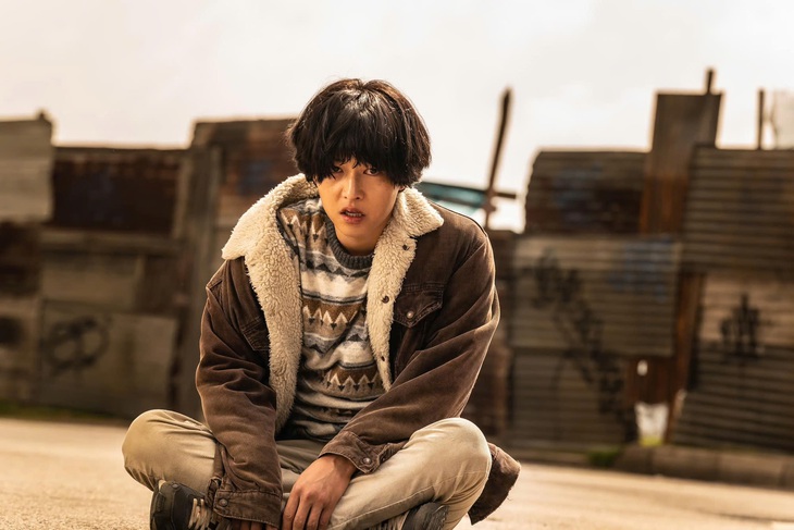 Phim mới của Song Joong Ki gây sốt trên Netflix, dù bị dân Hàn ghẻ lạnh - Ảnh 2.