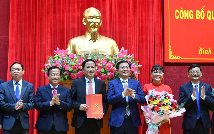 Bình Định bổ nhiệm, điều động, phân công loạt lãnh đạo các ban đảng và sở, ngành - Ảnh 2.