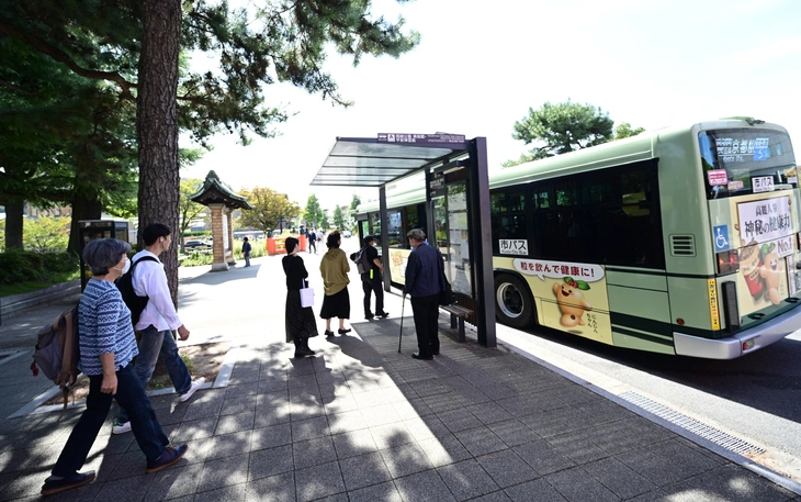 Thiếu tài xế, Seoul đào tạo người Triều Tiên đào tẩu lái xe buýt - Ảnh 2.