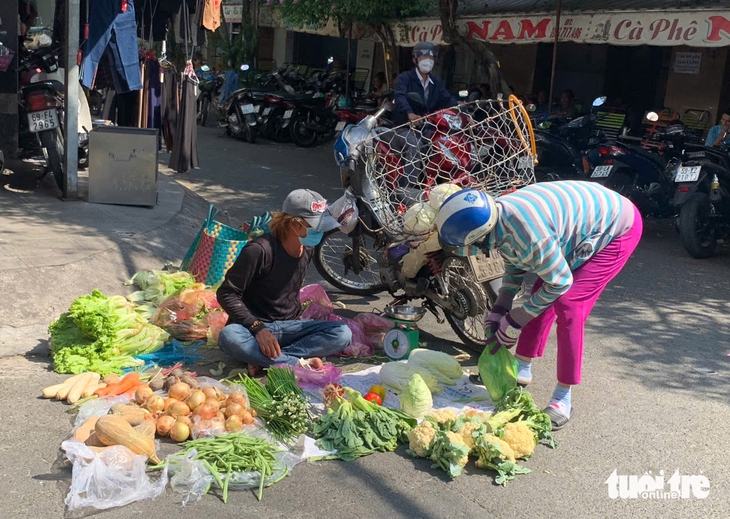 Nam Bộ, TP.HCM vào đợt nắng nóng diện rộng đầu tiên năm 2025 - Ảnh 3.