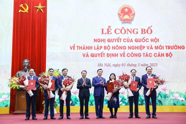 Bộ trưởng Bộ Nông nghiệp và Môi trường bổ nhiệm lãnh đạo các cục， vụ， đơn vị - Ảnh 2.