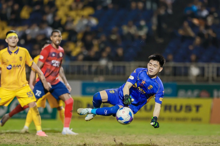 CLB Công An Hà Nội không thắng nổi đội áp chót V-League - Ảnh 1.