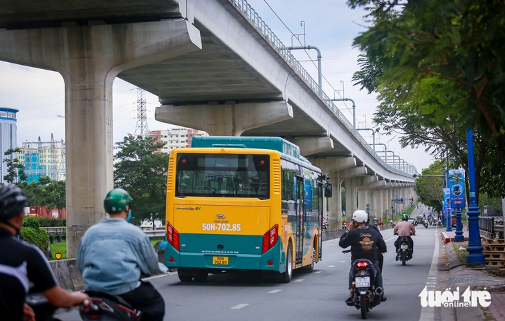 Hơn 5,3 triệu lượt khách đi metro số 1, buýt điện góp phần ‘cộng hưởng’ - Ảnh 1.