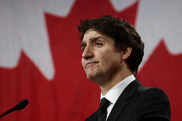 Thủ tướng Canada Justin Trudeau xách chiếc ghế ở phòng họp Hạ viện về nhà - Ảnh 1.