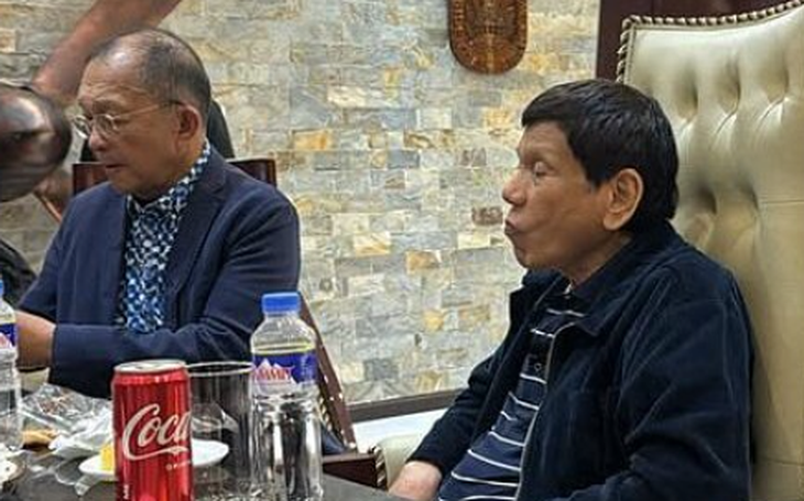 Cựu Tổng thống Duterte tới Hà Lan, chuẩn bị xét xử - Ảnh 2.