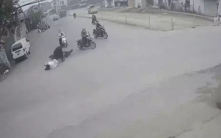 Không biết lái xe, chàng trai mua xe cho bạn gái, nào ngờ bị 'đá' với lý do 'chán chở bạn trai' - Ảnh 4.