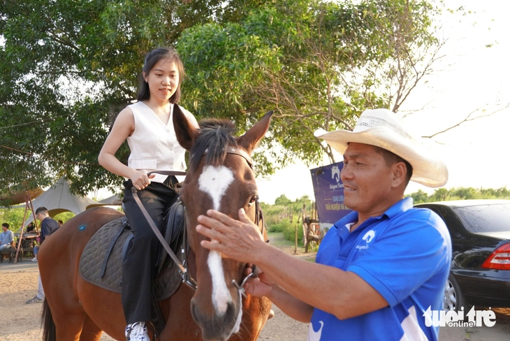 Gana dinero con un trabajo único - Parte 7: Entrenamiento de caballos en la era de la IA - Foto 2.