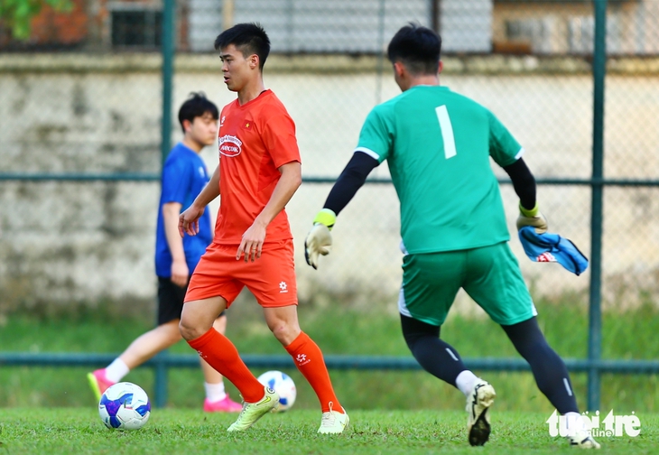 Duy Mạnh: ‘Đá với Campuchia và Lào không dễ dàng’ - Ảnh 1.