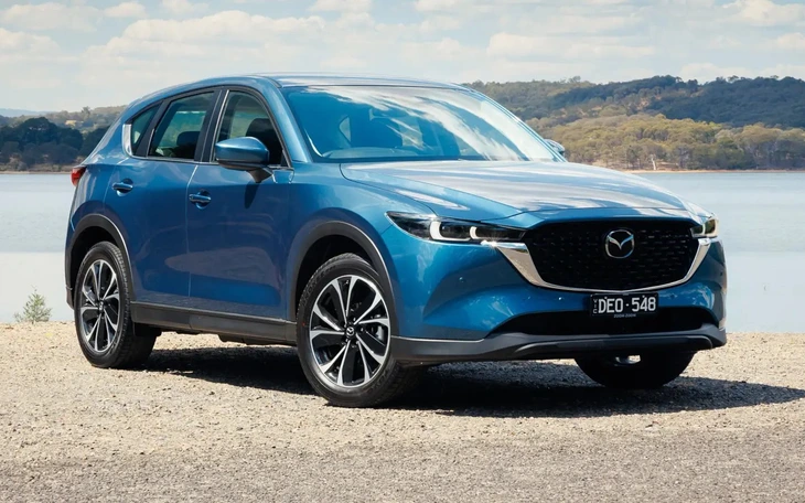 Mazda CX-5 đời mới tiếp tục thử nghiệm công khai, để lộ dàn đèn mới - Ảnh 1.