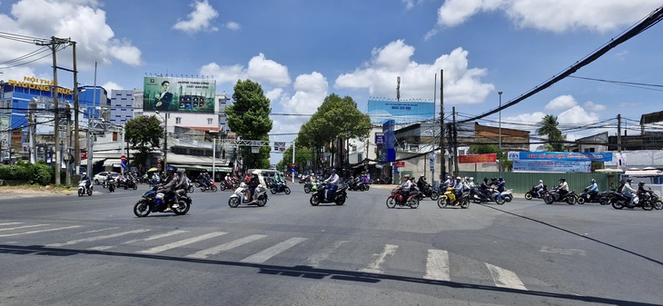 Mở rộng nút giao thường xuyên ùn tắc giao thông tại trung tâm Cần Thơ - Ảnh 1.