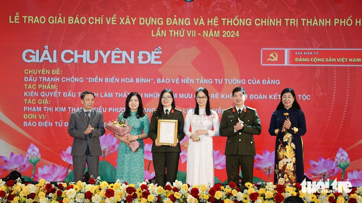 Hà Nội trao giải báo chí về xây dựng Đảng năm 2024 - Ảnh 2.