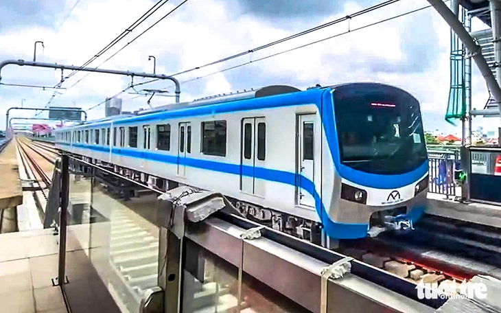 Cuộc thi ảnh Tuổi xanh: Học sinh đi metro sáng tác ảnh - Ảnh 1.