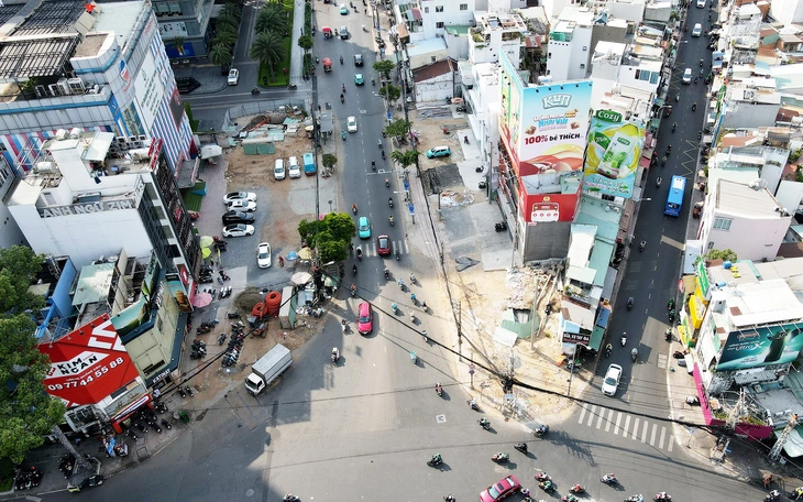 Xây metro 2 sao phải chờ đến cuối năm!? - Ảnh 2.