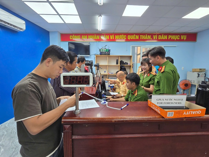 TP.HCM thêm 22 điểm cấp, đổi giấy phép lái xe tại phường, xã, thị trấn - Ảnh 1.