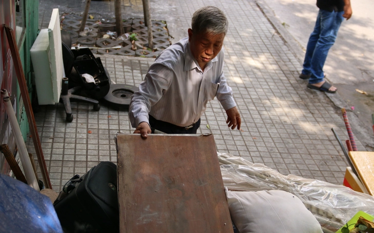 Vỉa hè 'khoác áo mới' tiền tỉ... - Ảnh 3.