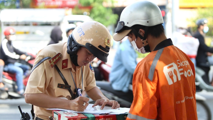 Quy trình đóng phạt nguội nên đơn giản hơn - Ảnh 1.