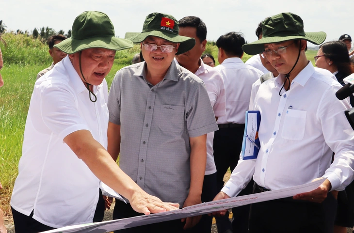 Để Cà Mau phát triển thì phải có mặt bằng cho nhà thầu thi công mở rộng sân bay - Ảnh 1.