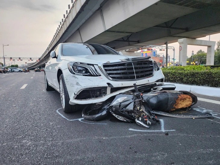 Tại sao xe Mercedes-Benz có phanh tự động vẫn xảy ra tình trạng tai nạn liên hoàn? - Ảnh 1.