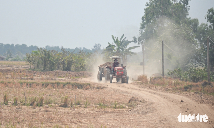 Khai thác đất mặt ruộng tràn lan trong vùng Ngọt hóa Gò Công - Ảnh 3.