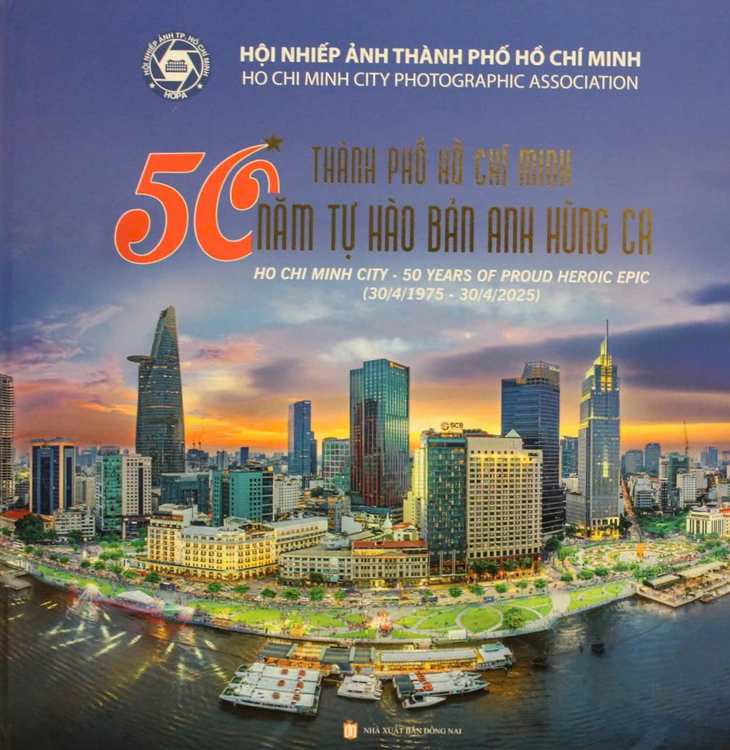 Ngắm TP.HCM hiện đại, năng động qua sách ảnh 'TP.HCM - 50 năm tự hào bản anh hùng ca' - Ảnh 1.