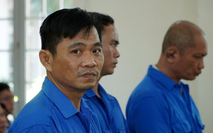 Công an TP.HCM triệt phá đường dây sản xuất xăng RON A95 giả quy mô lớn - Ảnh 4.