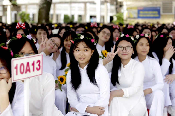 Miễn học phí cho học sinh: Giảm gánh nặng cho phụ huynh - Ảnh 1.