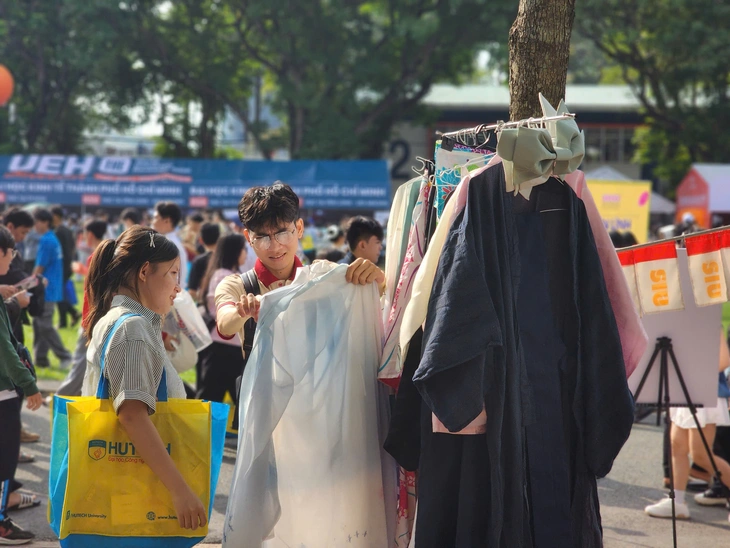 'Rất nhiều thầy cô ở đây， hãy hỏi thật nhiều， tìm hiểu kỹ trước khi chọn trường， chọn ngành' - Ảnh 16.