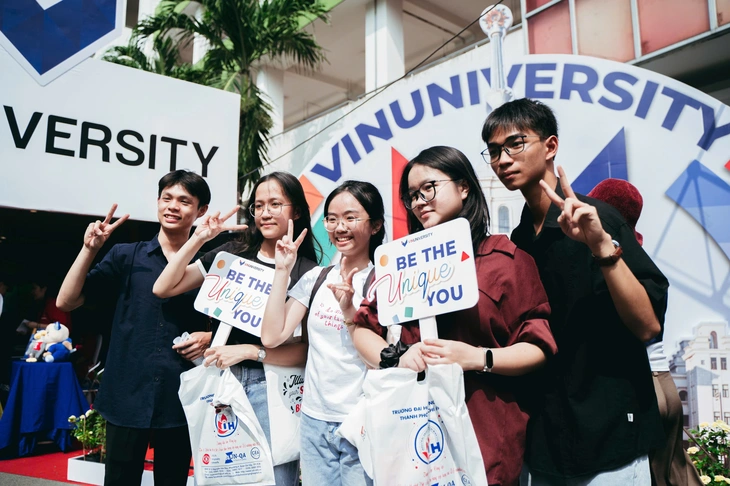 'Rất nhiều thầy cô ở đây， hãy hỏi thật nhiều， tìm hiểu kỹ trước khi chọn trường， chọn ngành' - Ảnh 28.