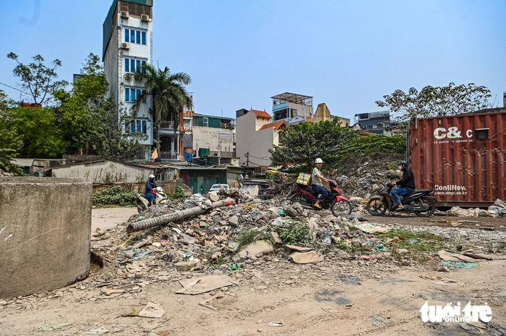 Lãng phí từ loạt dự án giao thông thi công dang dở, bỏ hoang ở Hà Nội - Ảnh 27.