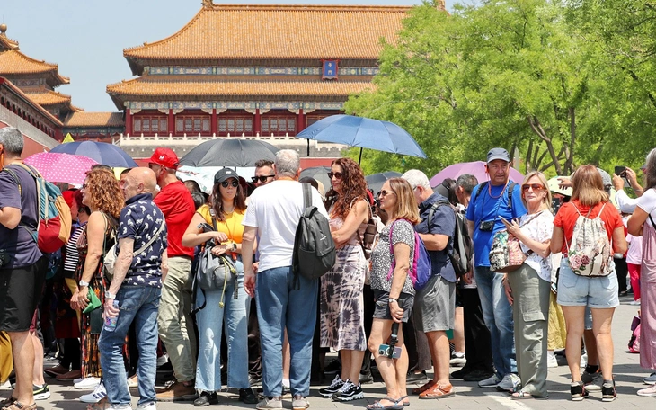 Trung Quốc bùng nổ lượng khách du lịch nhập cảnh miễn visa trong nửa đầu năm 2025 - Ảnh 2.