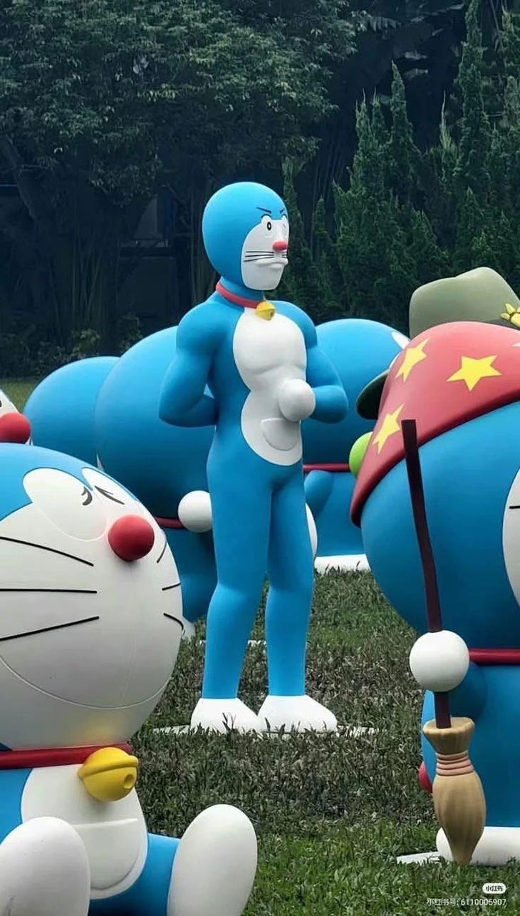 Ảnh vui 21-3: Phiên bản Doraemon vạm vỡ hút mắt người nhìn - Ảnh 1.