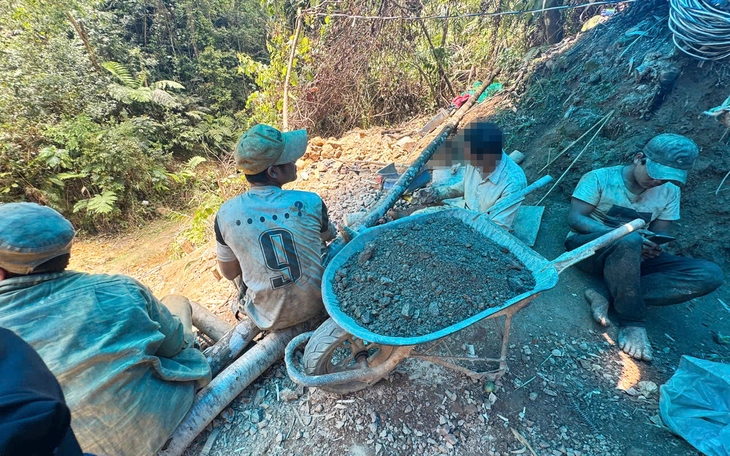 Đột nhập bãi vàng trái phép Hố Nước, nơi 'vàng tặc' dựng lều trại, cày xới núi đồi - Ảnh 15.