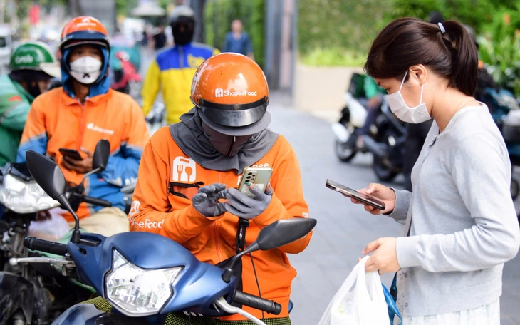 Lo cuộc đua hạ giá trong chuyển phát, sàn "vừa đá bóng vừa thổi còi" - Ảnh 2.