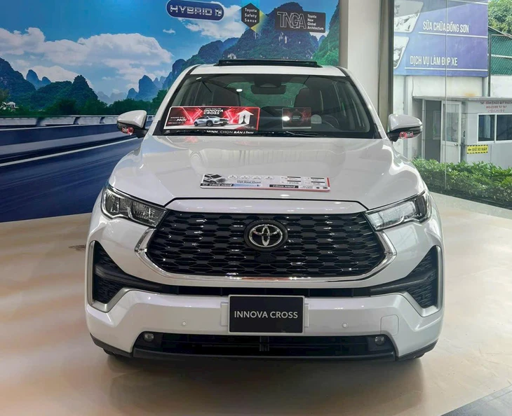 Toyota Innova Cross giảm giá tại đại lý: Bản HEV còn 960 triệu, nhưng người mua phải chấp nhận điều này- Ảnh 3.