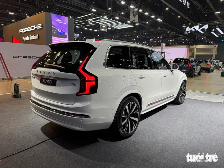 Volvo XC90 2025 sắp về Việt Nam có gì: Máy hybrid 455 mã lực, chạy không cần xăng 70km - Ảnh 13.